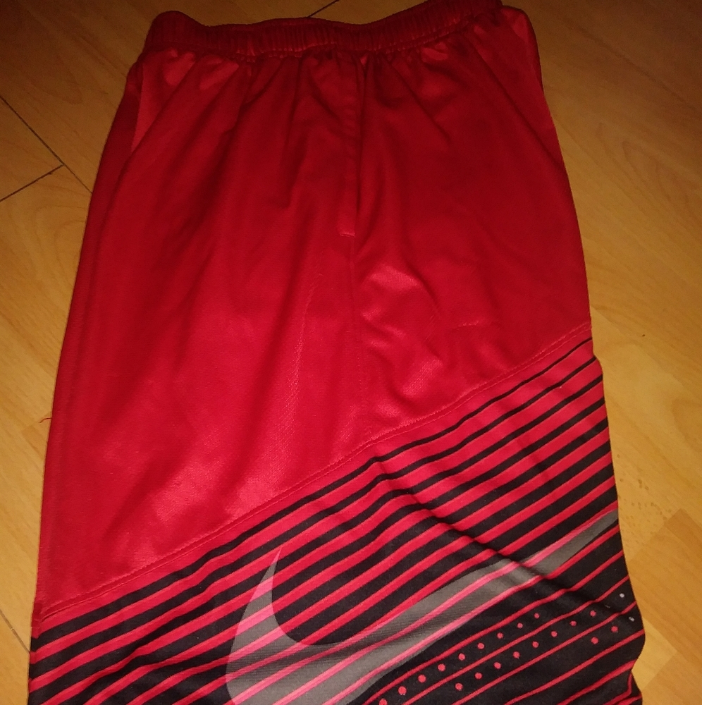 Boys Size L Nike Drifit Shorts Red w. Swoosh